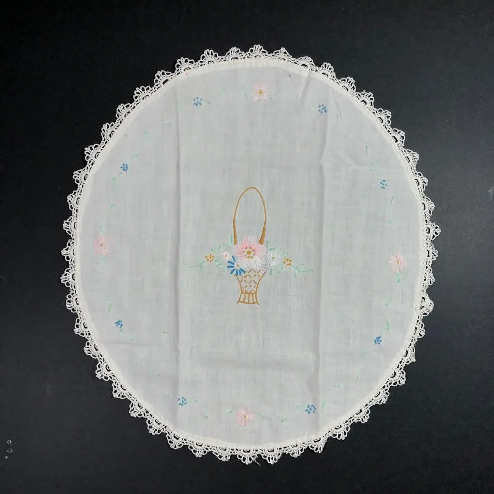 Vintage Oval White Table Topper Embroidery Crocheted Edge 14